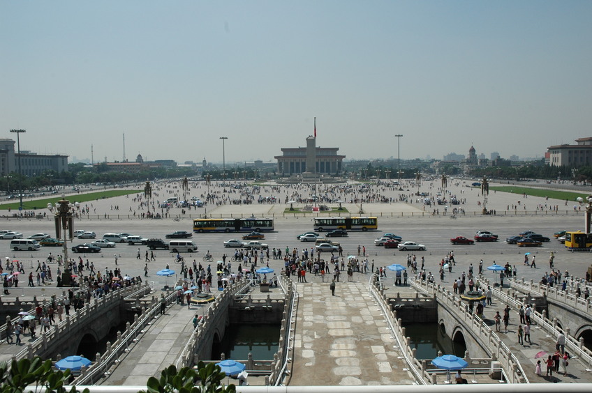 A full view of the Tiananman Square - the marker located at far end behind Mao's Mausoleum in the center
