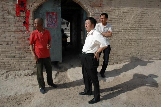 Dr Xu visiting with the farmer who lives nearest to the confluence point