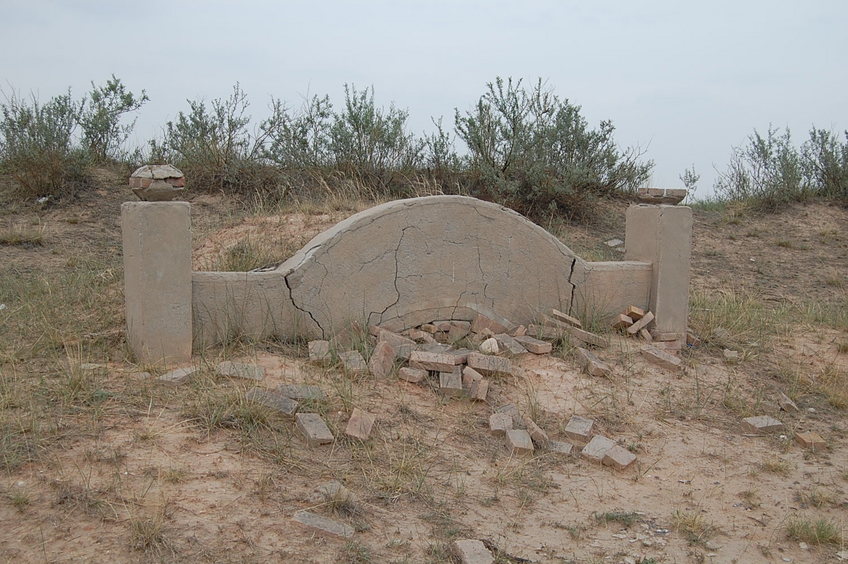 The nearby Gravestone