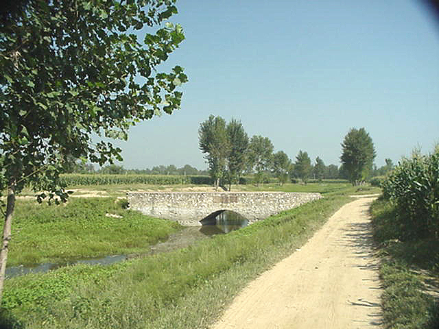 The general area of the confluence with stone bridge