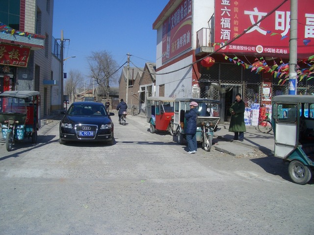 Three wheeled taxis at the lane going North