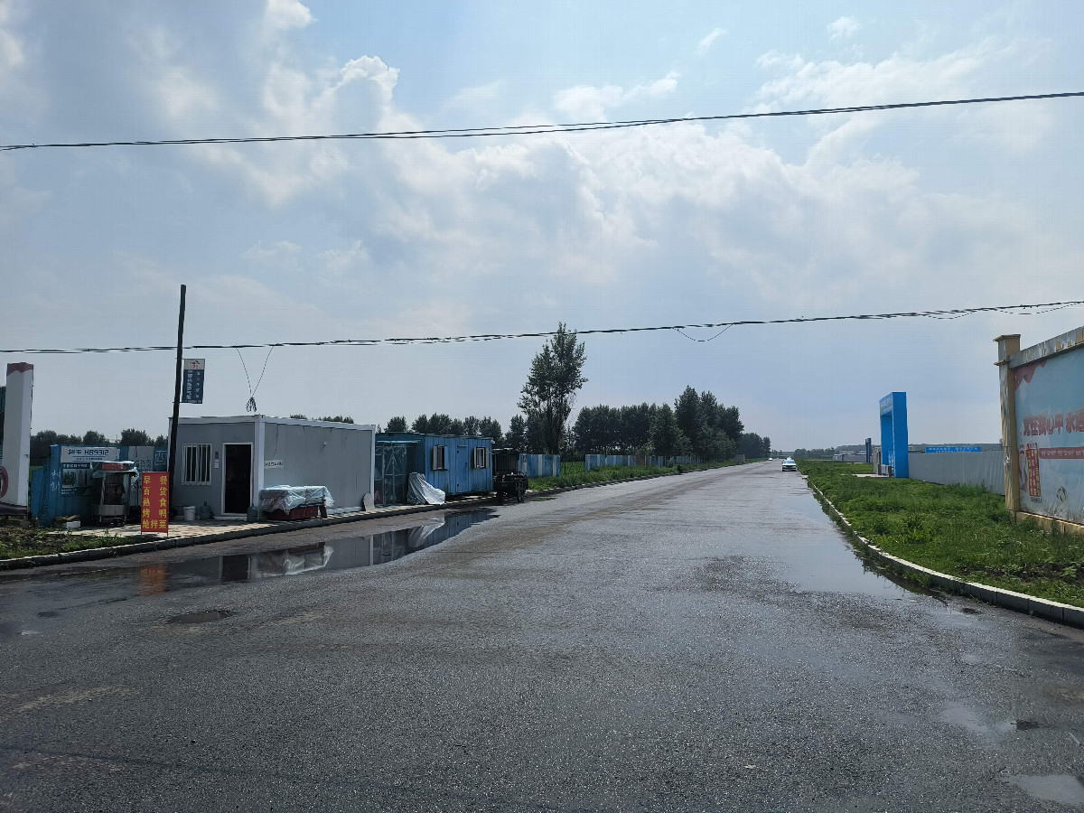 the Road into farmland