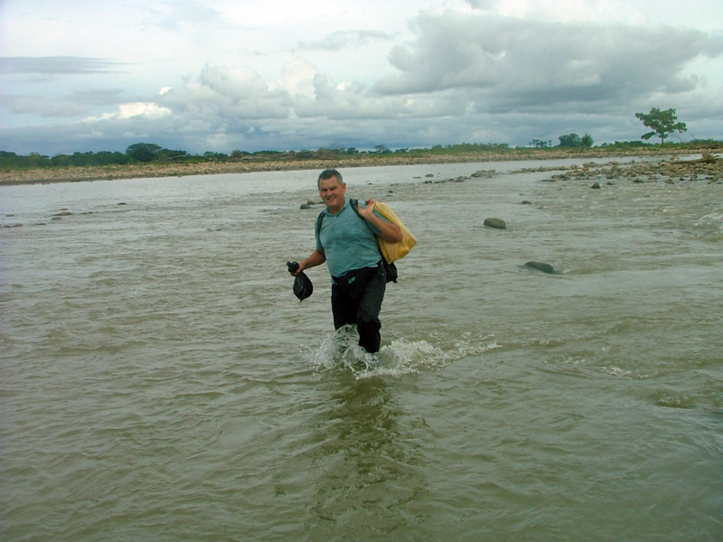 Crossing a small leg of Arauca River