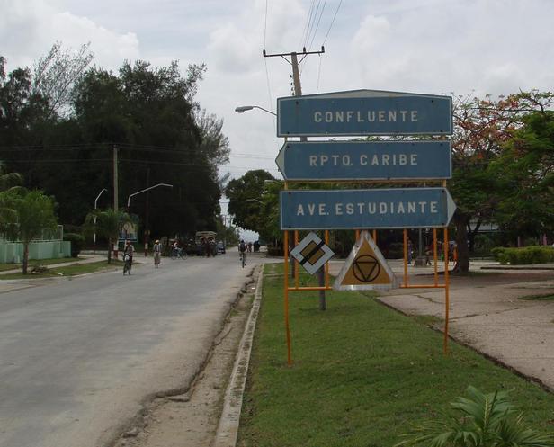 Road sign in front of Hotel Guantánamo