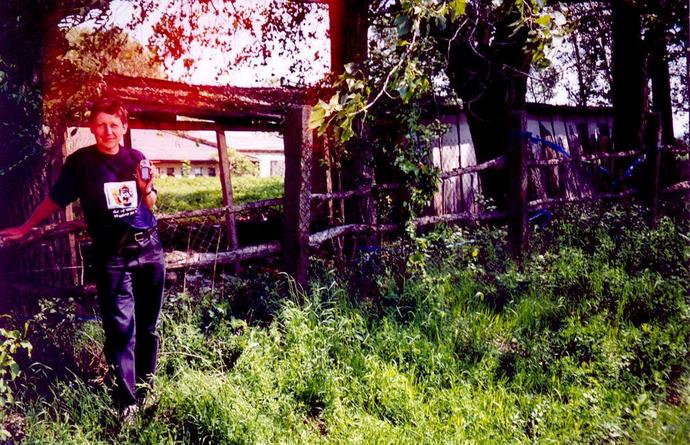 Run-down farm building (view towards SE)