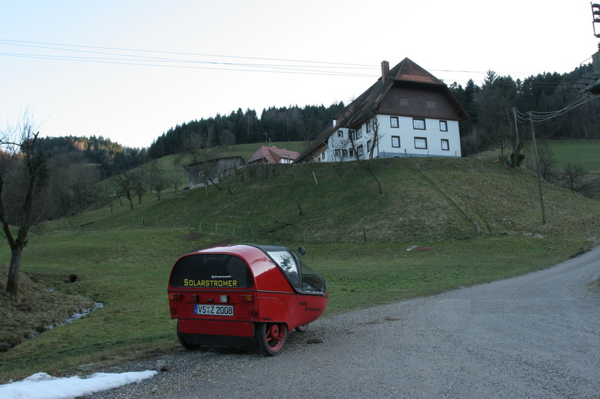 TWIKE in front of the buildings, starting point