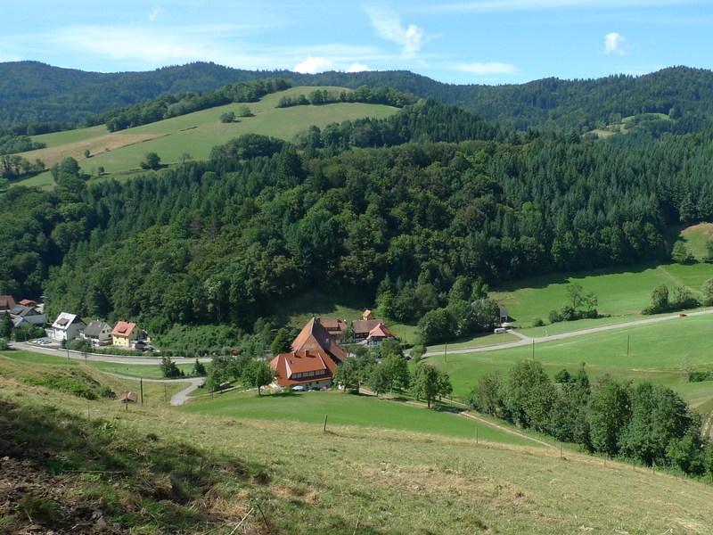 From the hill, a look at the house where I parked the car