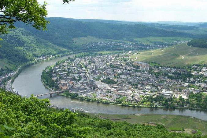 Scenic view to the Mosel river / Blick auf die Mosel