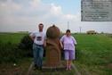 #9: Renate & Michael at the nearby monument / Renate und Michael am nahegelegenen Denkmal