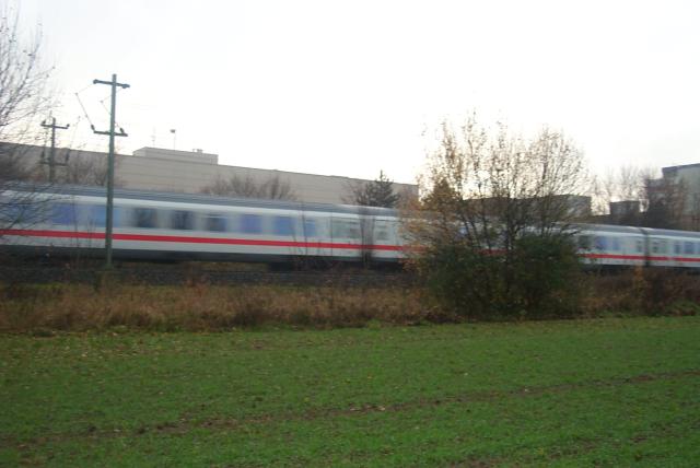 An ICE-train passing / Ein ICE rauscht vorbei