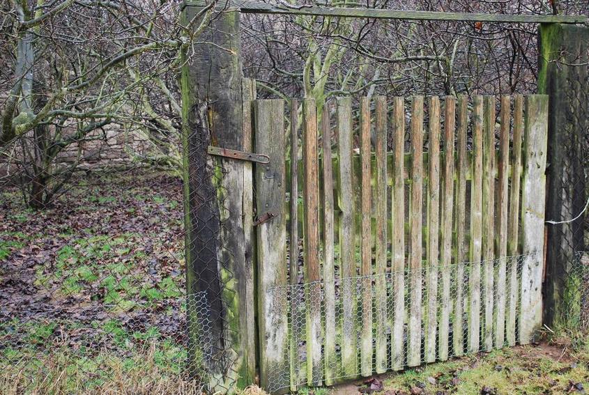 door to garden with location inside