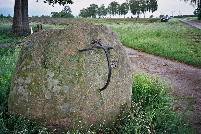 Confluence monument (ca. 200m away from the confluence)