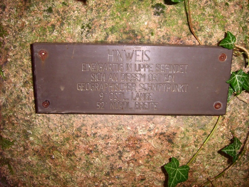 Anschlag am Stein / Placard on the stone