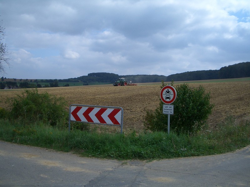 Easy road to CP by foot, cars forbidden.