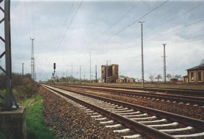 The abandoned railway building near the confluence.