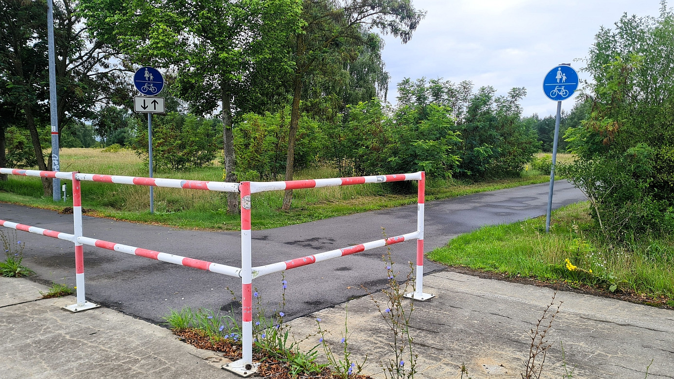 start of the cycle and pedestrian path