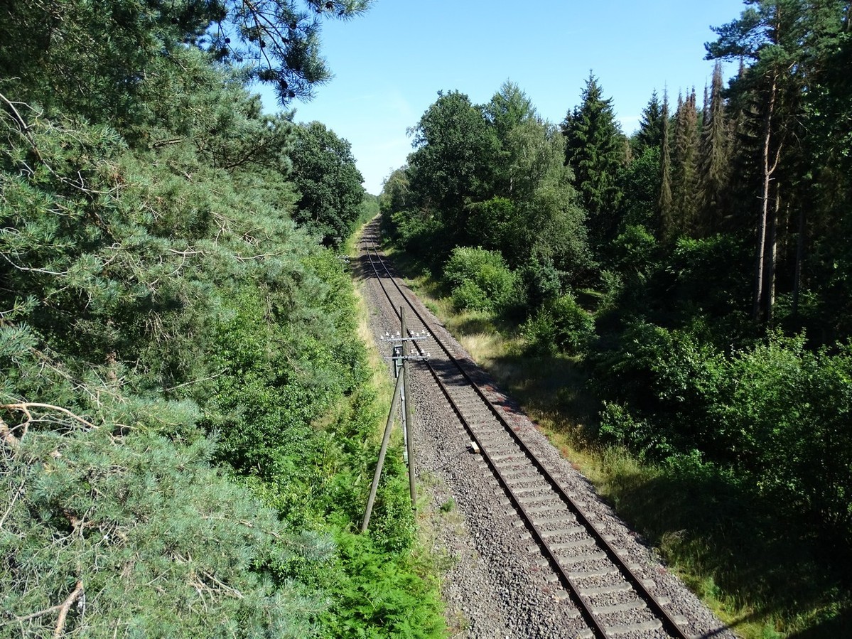 Railway line crossed on the way to the CP