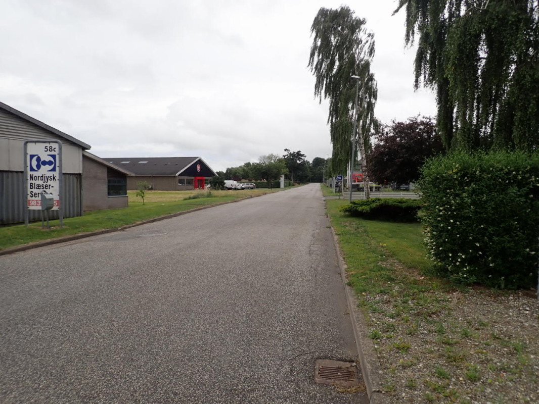 Way to the Point / Straße zum Punkt