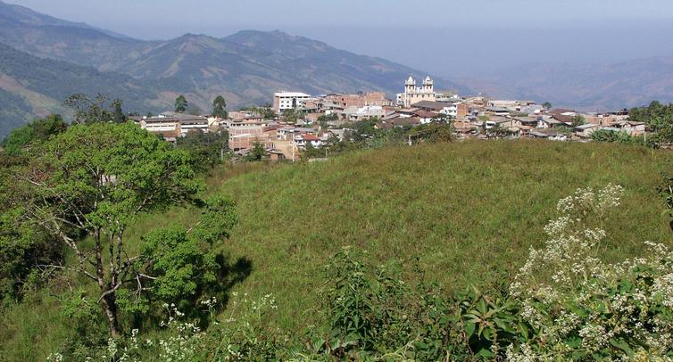 Top of nearest town, Alamor, 2km from confluence