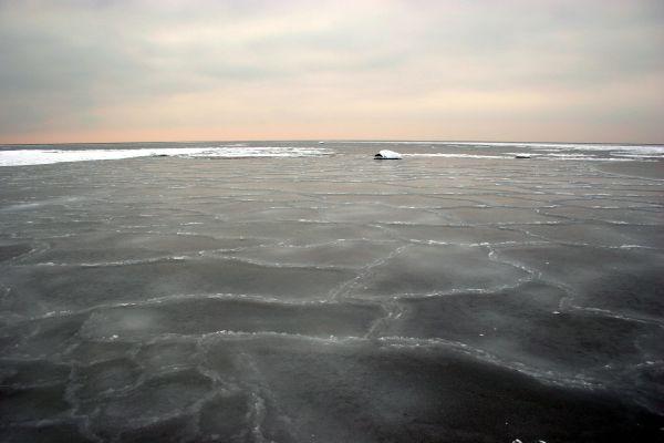 View towards 58-22 confluence, thin ice and banks.