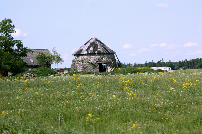 Old stone barn/ Старинный амбар из камня