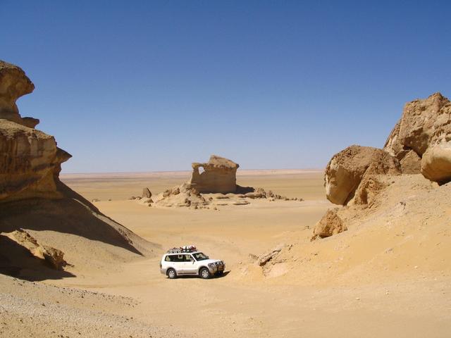 Picturesque al-Qārāt al-Šuhb on the way to the confuence point