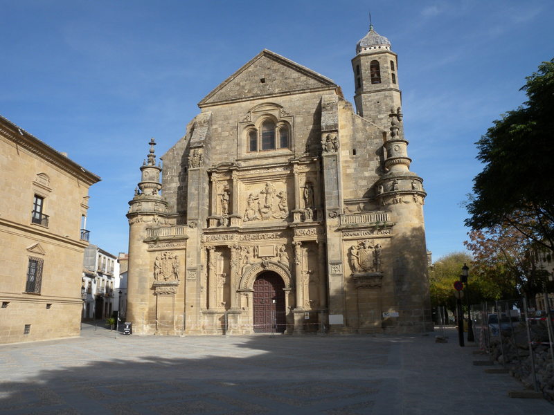 Sacra Capilla del Salvador at Vázquez de Molina Square