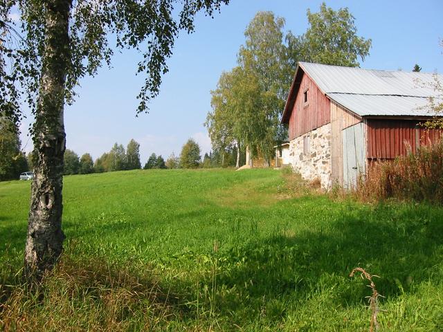 Farm yard 90 metres from the spot.