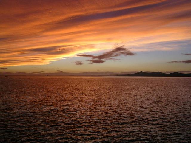 Sunset in the Berkeley Sound/Bahía de la Anunciación
