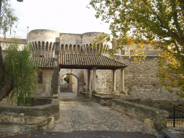 The gate of "Pernes les fontaines"