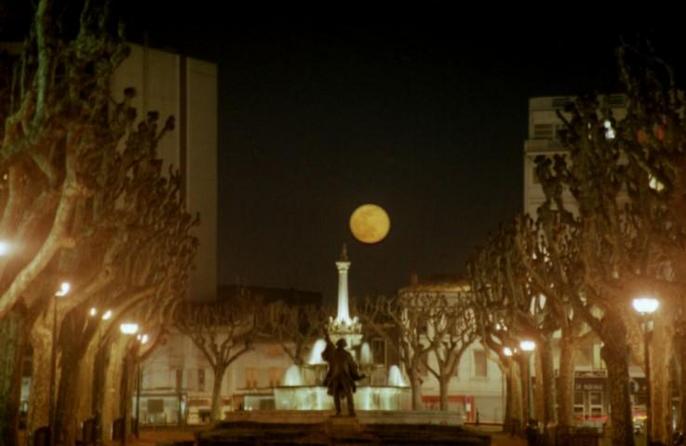 Full moon in Valence, the night before