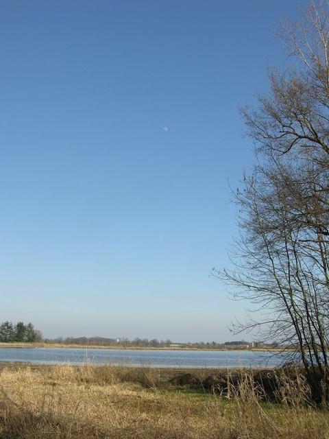 A nearby lake / Ein benachbarter See