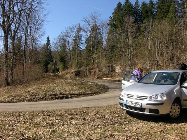 The nearby street w/ rental car / Die nahe Straße, wo wir den Leihwagen parkten