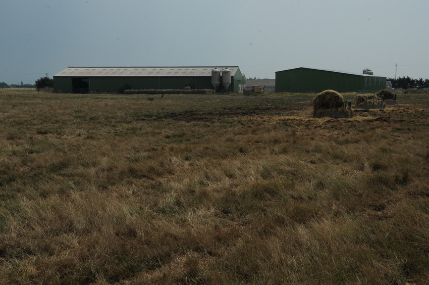 South view - the farm house of owner of the confluence field