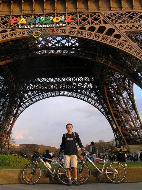 Back to  Paris : under the Eiffel Tower ! Yoan