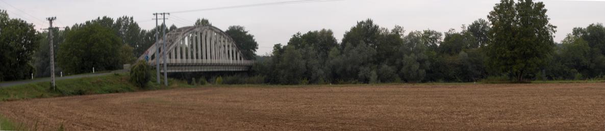 PANORAMIC VIEW TO THE BRIDGE OVER LA MARNE RIVER