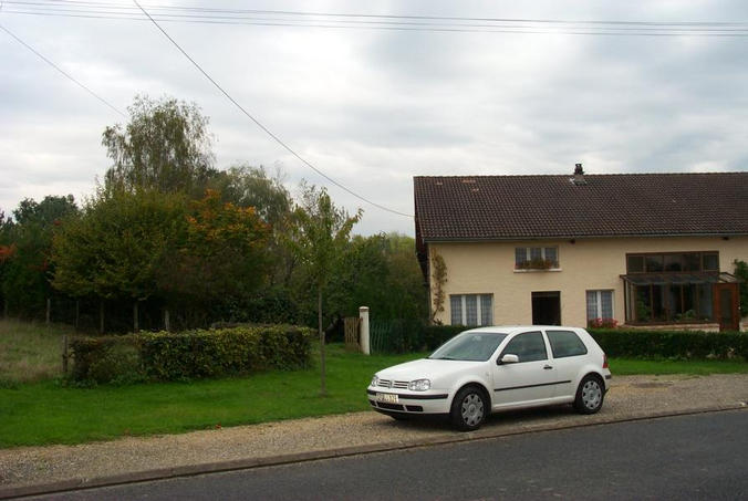 Behind this house the confluence point can be found / Der Confluence Punkt liegt hinter diesem Haus