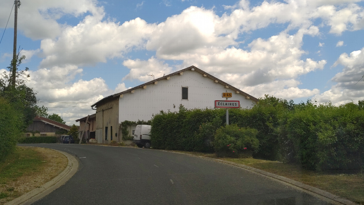 #10_village sign of Èclaires in the southeast