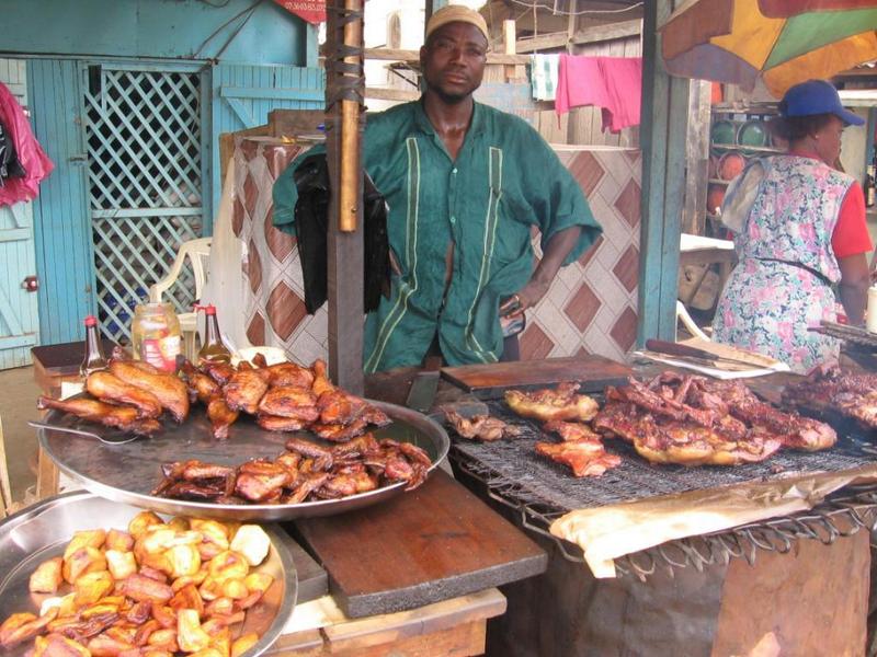 Street vendor at Ndjolé