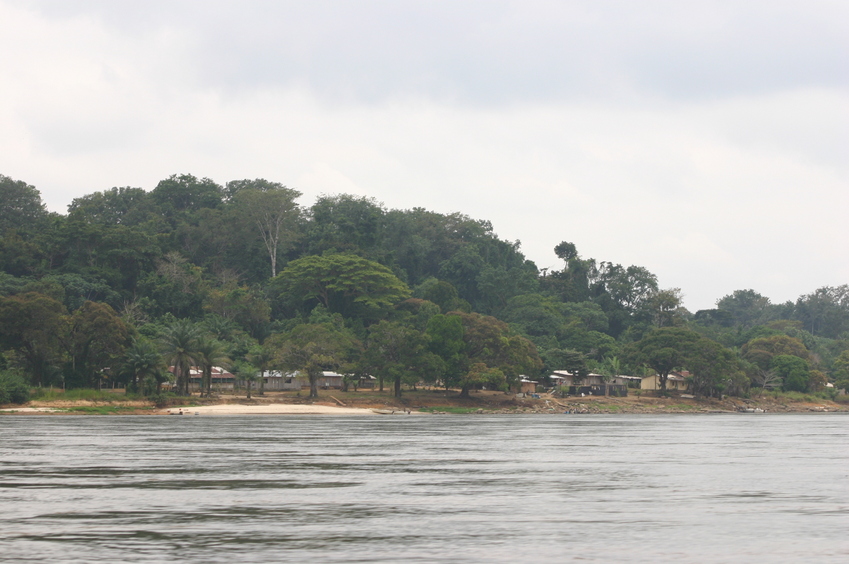 Passing Ompomouena on the Ogooué