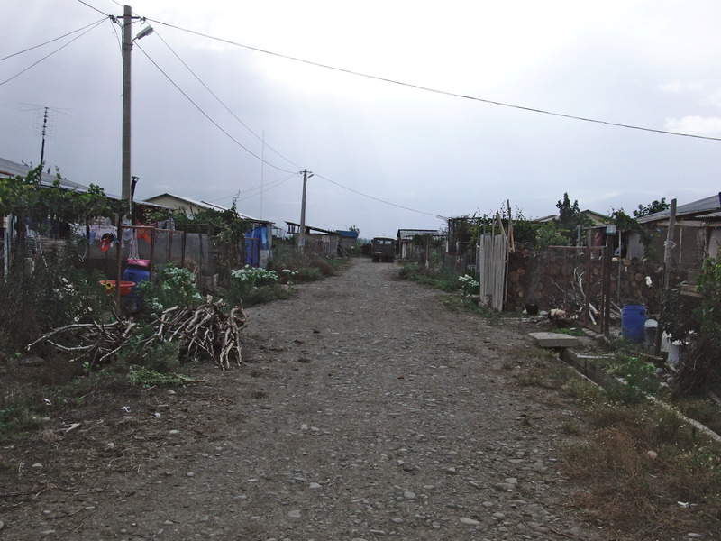 View direction West towards the confluence at the right side at the end of the street