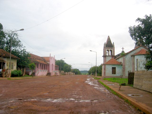 Empty streets of Bafatá