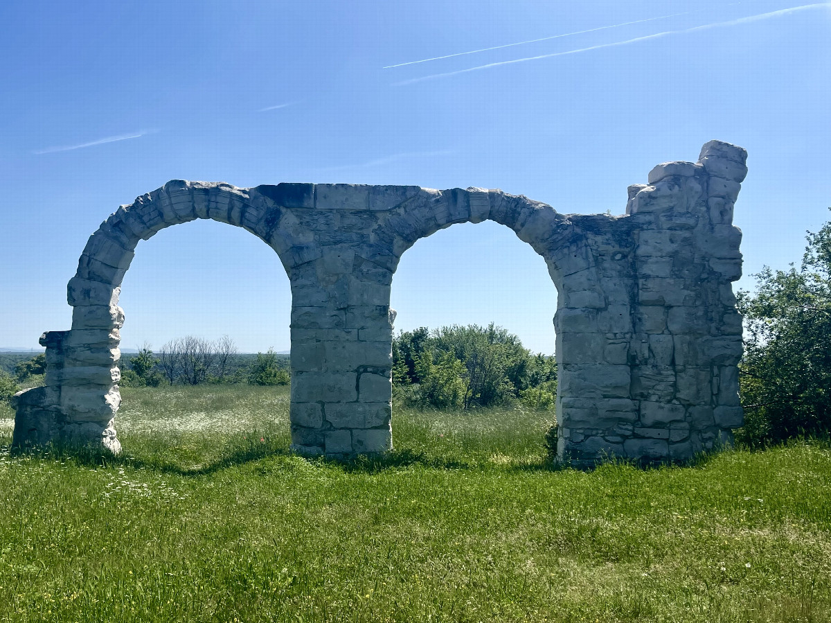 Roman Twin Stone Arches Burnum (3 km from CP)