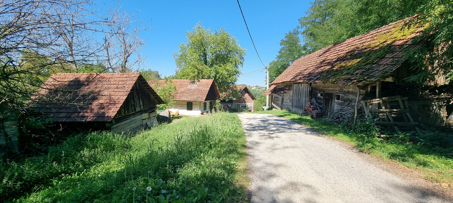 old cottages of Lepa Ves north of confluence