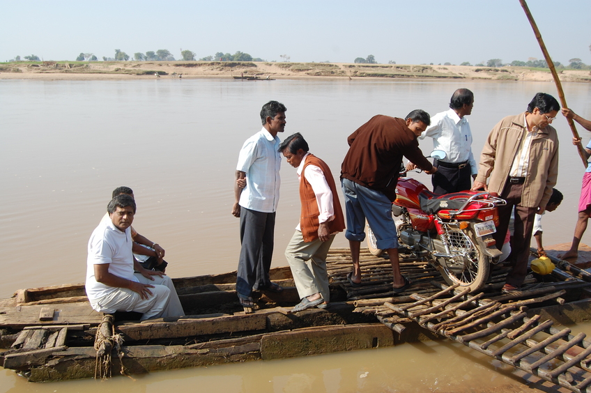 Crossing the muddy Tel river