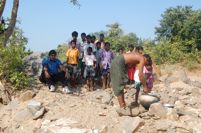 Picnicking with the children on the dry bed of Harihar jor