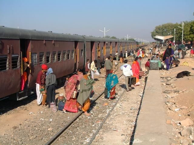 People getting out at Luni station