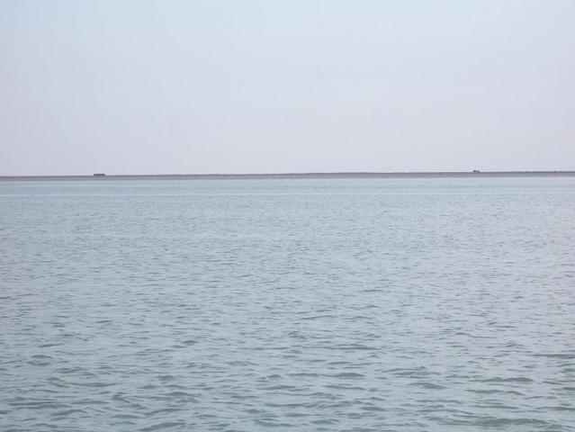 Looking south from the confluence point across the Khawr al-Zubayr riverway, you can see Kuwayt mainland and the shore of Jazīrat Warba, one of the Būbiyān Islands.