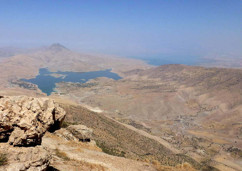 Mountain top view of Dūkān Lake. Confluence point hidden behind the mountain ridge on the right.