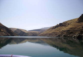 #1: Approaching from the NW, the confluence point is about 100m ahead towards the right bank